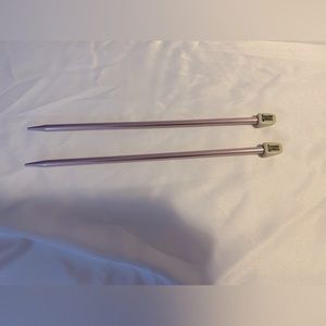 Susan bates aluminum knitting needles. Size 10 and a half.